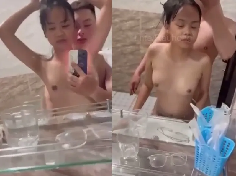 Dáng mảnh em cùng anh yêu đụ trước gương quay kỉ niệm