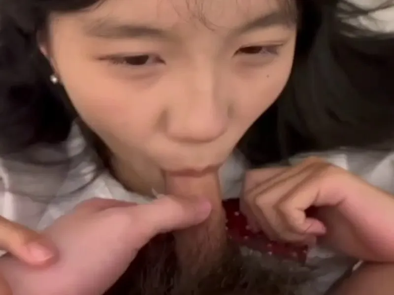 Em loli dễ thương liếm cặc biến em thành con em đĩ nứng p2